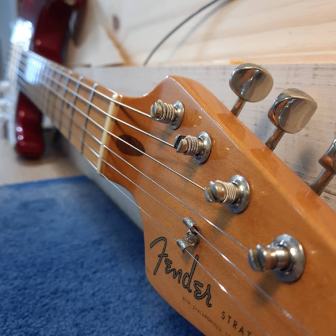 Micoud Guitares - Lutherie à Valence dans la Drome - Instruments