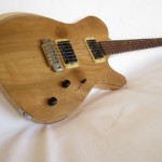 Micoud Guitares - Thêta Noyer